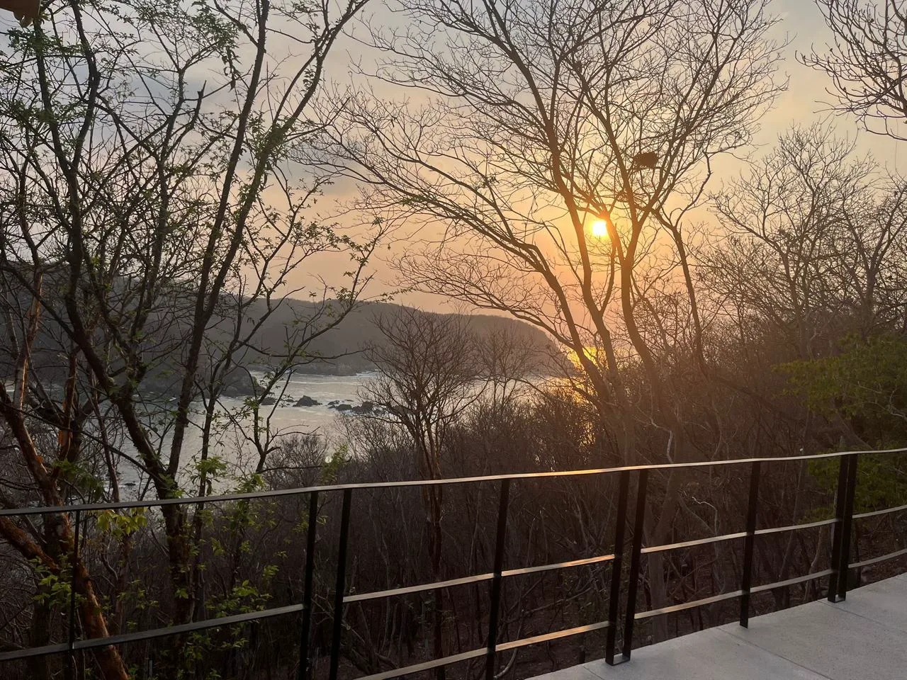Casa Chololo — Atardecer sobre la bahía